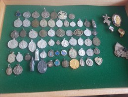 Lot Medailles Lourdes, Sint Christoffel, Enz., +70 Stuks (medailles0178) - Other & Unclassified