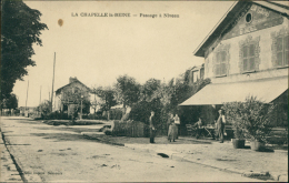 77 LA CHAPELLE LA REINE / Le Passage à Niveau / - La Chapelle La Reine