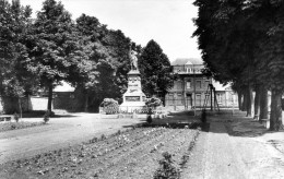 AULNOYE - Square Maréchal Leclerc Et Monument Aux Morts - - Aulnoye