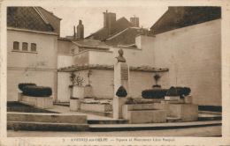 AVESNES SUR HELPE - Square Et Monument Léon Pasqual - Avesnes Sur Helpe