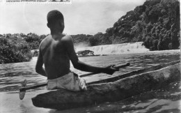 CHUTES DE LA NYANGA A DIMAGNY PRES DE DIVENIE ENFANT DANS UNE PIROQUE ( TIMBRE PIERRE SAVORGNAN DE BRAZZA) - Andere & Zonder Classificatie