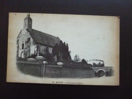 CPA BOVES L'Ancienne Eglise, Avec Belle LOCOMOTIVE Passant Sur Le Pont. Bon Etat - Boves