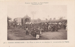 REPUBLIQUE CENTRAFRICAINE )) BANGUI   NOTRE DAME   La Messe En Plein Air - Centraal-Afrikaanse Republiek