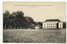 LA MOTHE ACHARD. - L'Ecole Et Le Parc - La Mothe Achard