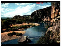 Les Gorges De L'ardeche Aux Environs De Vallon Pont D'arc - Vallon Pont D'Arc