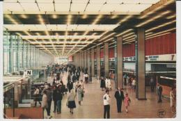 R :  Paris : Aéroport  De  Paris - Orly  ,le  Hall - Aéroports De Paris