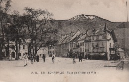 CPA 74 BONNEVILLE Place De L'hotel De Ville Carte Animée Vélos TB écrite En 1916 - Bonneville