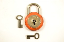 Ancien Cadenas Rond Orange - Antiek Gereedschap