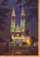 Austria  Not Traveled Postcard Vienna Votivkirche Floodlight - Iglesias
