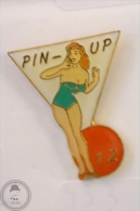 Pin Up Green Swimsuit Lady Nº 12 - Ananas Production Modele Depose - Pin Badge #PLS - Pin-ups
