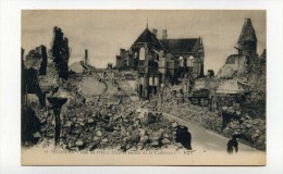 CP , MILITARIA , SOISSONS , Rue De L'Hôtel-Dieu Et Abside De La Cathédrale - Weltkrieg 1914-18