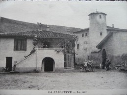 CPA La Fléchette. La Tour - Other & Unclassified