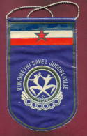 W54  / SPORT - FEDERATION Yugoslavia Handball Hand-Ball  Balonmano  14.5  X 23 Cm. Wimpel Fanion Flag Jugoslawien - Balonmano