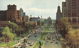 University Avenue Looking South.  Toronto - Ontario - Canada    S-1315 - Thousand Islands