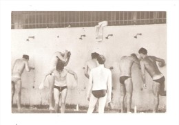 Carte Publicitaire : Le Decor´hommes Exposition C T.Mello - 75 - Paris : Photo D´hommes Prenant Une Douche - Other & Unclassified