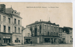 86 - Neuville De Poitou : La Grande Place - Neuville En Poitou