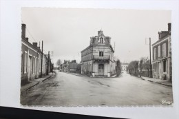 Sarthe - MAYET - Carrefour De La Paix - Circulée 1955 - Mayet