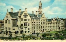 CPSM Bradford-Town Hall And Norfolk Gardens  L1644 - Bradford