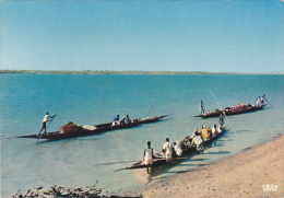 Africa - Canoee On The River - Non Classés