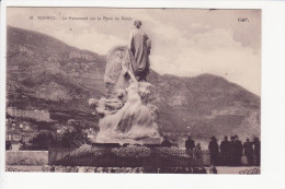 18 - MONACO - Le Monument Sur La Place Du Palais - Autres & Non Classés