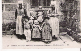 Delcampe - MOEURS ET TYPES BRETONS  65 COSTUMES DE PLOUGASTEL UNE BELLE FAMILLE - Plougastel-Daoulas
