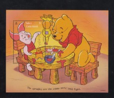 Turks & Caicos Souvenir Sheet, 1996 Christmas Issue, Winnie The Pooh & Piglet Cookie Mint Sc#1221 - Turcas Y Caicos
