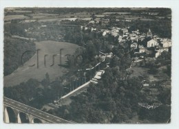 Lusignan (86) : Vue Générale Aérienne Du Quartier De L´église Et Du Pont De Chemin De Fer Env 1954  GF. - Lusignan