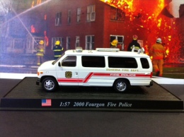 COLLEZIONE CARRI DEI POMPIERI - VIGILI DEL FUOCO DEL PRADO - 2000 FOURGON FIRE POLICE U.S.A. - SCALA 1:57 - Autres & Non Classés