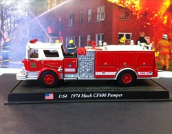 COLLEZIONE CARRI DEI POMPIERI - VIGILI DEL FUOCO DEL PRADO - 1974 MACK CF600 PUMPER U.S.A. - SCALA 1:64 - Andere & Zonder Classificatie