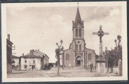 - CPA 43 - Loudes, Cure D'air - Place De L'église Et La Croix - Loudes