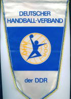 W157 / SPORT - Handball Hand-Ball  Balonmano DHV DDR - 20 X 31.5 Cm.  Wimpel Fanion Flag Deutschland Germany Allemagne - Balonmano