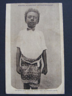 Delcampe - CPA Îles Salomon / Salomon Islands - Mission Des Salomon Septentrionales - Gentil Petit Chrétien Ioné Vêtu à La Mode - Papua-Neuguinea