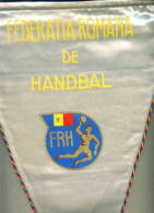 W178 / SPORT - FEDERATIA ROMANIA ( FRH ) Handball Hand-Ball  Balonmano  32 X 45 Cm. Wimpel Fanion Flag - Rumanien - Balonmano