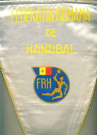 W179 / SPORT - FEDERATIA ROMANIA ( FRH ) Handball Hand-Ball  Balonmano  32 X 45 Cm. Wimpel Fanion Flag - Rumanien - Palla A Mano