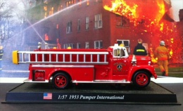 COLLEZIONE CARRI DEI POMPIERI - VIGILI DEL FUOCO DEL  PRADO - STATI UNITI U.S.A. 1953 PUMPER INTERNATIONAL  SCALA 1:57 - Altri & Non Classificati