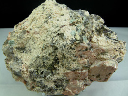 APATITE (7) DANS PEGMATITE  13,5 X 9,5 X  Cm LE PECOU - Minéraux