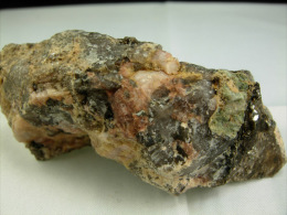 APATITE (2) DANS PEGMATITE  9, X 3,5 X 4  Cm LE PECOU - Minéraux