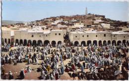 CPSM Algérie - Ghardaia - Vue Générale Du Marché Et De La Ville Haute - Ghardaia