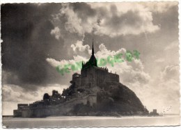 50 - LE MONT SAINT MICHEL SOUS UN CIEL D' ORAGE - 1958 - Le Mont Saint Michel