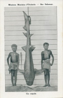 Iles Salomon Un Requin Solomon Islands A Shark Tiburon With African Kids - Solomoneilanden