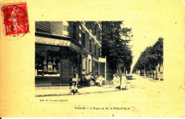 94.  Val De Marne : Thiais  . L ' Avenue De La République  . - Thiais