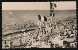 44 (LOIRE ATLANTIQUE) - THARON : Jeux Sur La Plage, Edit. Cap (circulée, 1951) - Tharon-Plage