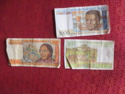 MADAGASCAR - 3 BILLETS - 2500 Francs - 1000 FRANCS - 500 FRANCS  VOIR PHOTOS - Madagaskar