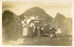 EAST LOTHIAN - FAMILY HAVING A PICNIC - OLD CAR - NORTH BERWICK LAW RP  Elo33 - East Lothian