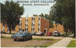 Winona Minnesota, Winona State College Campus Building, Autos, C1960s Vintage Postcard - Andere & Zonder Classificatie