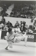 Ref A811- Arts Martiaux -judo -photo Souple Non Située- Rencontre Internationale Ou Nationale ??- Photo Bon Etat  - - Artes Marciales