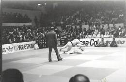 Ref A801- Arts Martiaux -judo -photo Souple Non Située- Rencontre Internationale Ou Nationale ??- Photo Bon Etat  - - Kampfsport