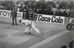 Ref A790- Arts Martiaux -judo -photo Souple Non Située- Rencontre Internationale Ou Nationale ??- Photo Bon Etat  - - Artes Marciales