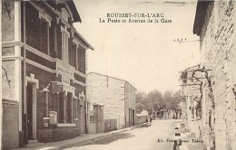 Ref  A 726 - Bouches Du Rhone - Rousset - Rousset Sur L'arc - La Poste Et L'avenue De La Gare - Postes - - Rousset