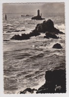 29 - Plogoff - La Pointe Du Raz - Bateau Passant Entre Le Phare De Vieille île De Sein - 1962 - 2 Scans - - Plogoff